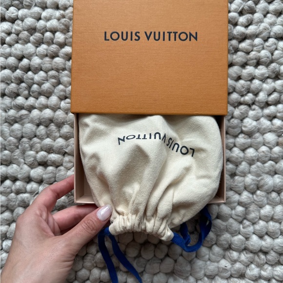 Louis Vuitton Red/Monogram 30mm Reversible Belt Box & Duster, Retail $565 - Picture 7 of 10